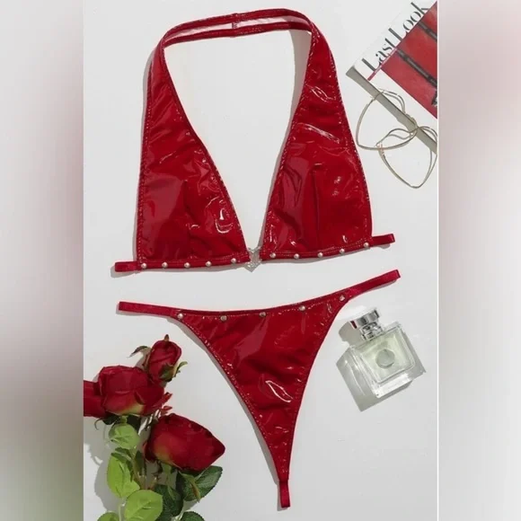 Red faux leather lingerie set - Picture 2 of 2